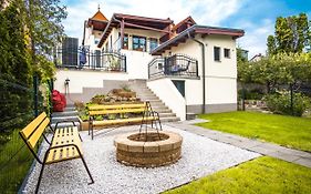 Kiss-Henézi Guest House